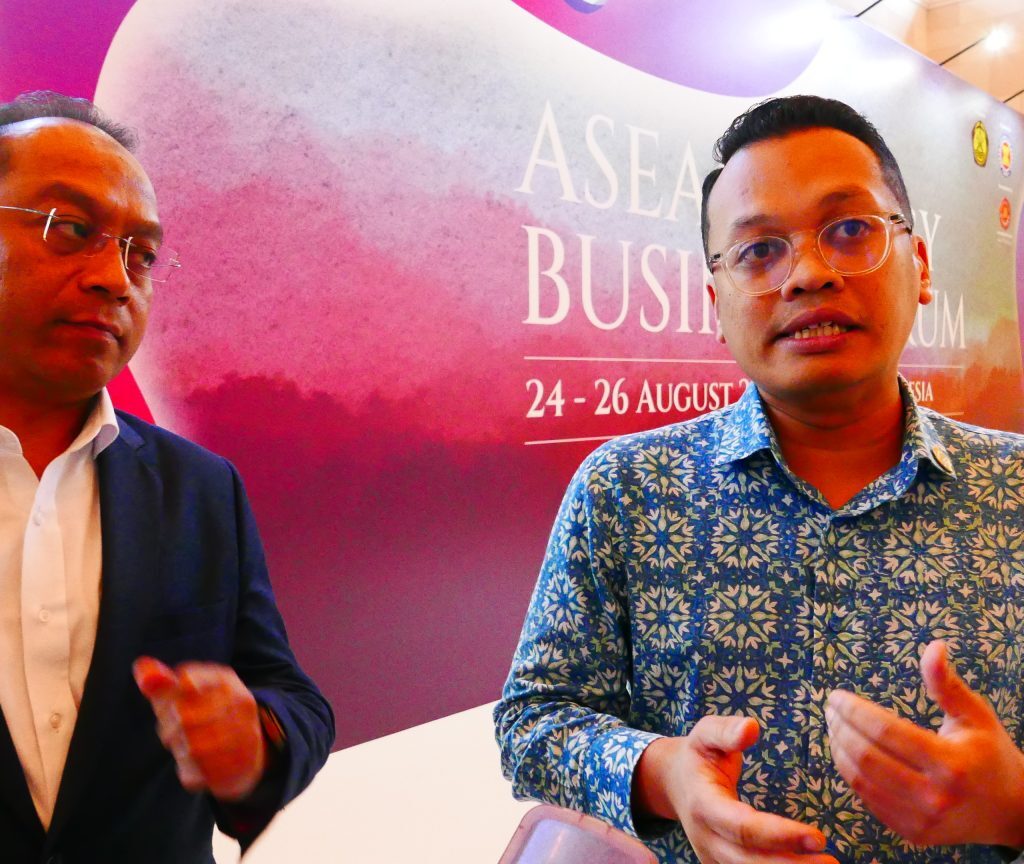 Nik Nazmi Nik Ahmad ketika mengetuai delegasi Malaysia ke Mesyuarat Menteri-Menteri Tenaga ASEAN Ke-41.-Foto Kementerian Sumber Asli, Alam Sekitar dan Perubahan Iklim,